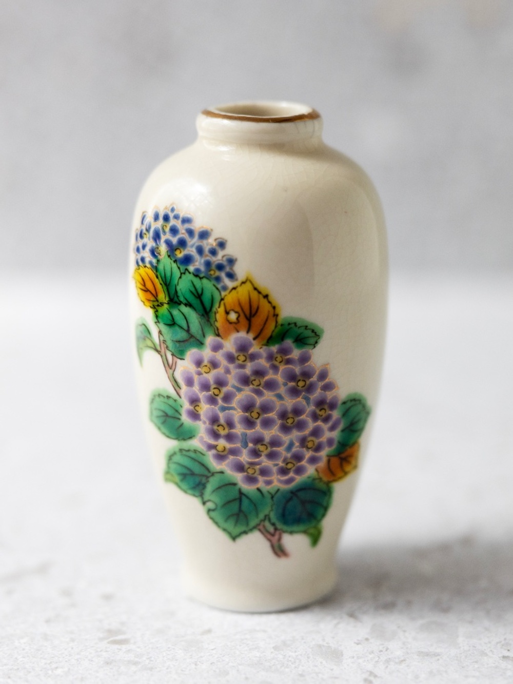 Vintage Japan Homco mini bud vase with purple blue hydrangea 4.25" tall